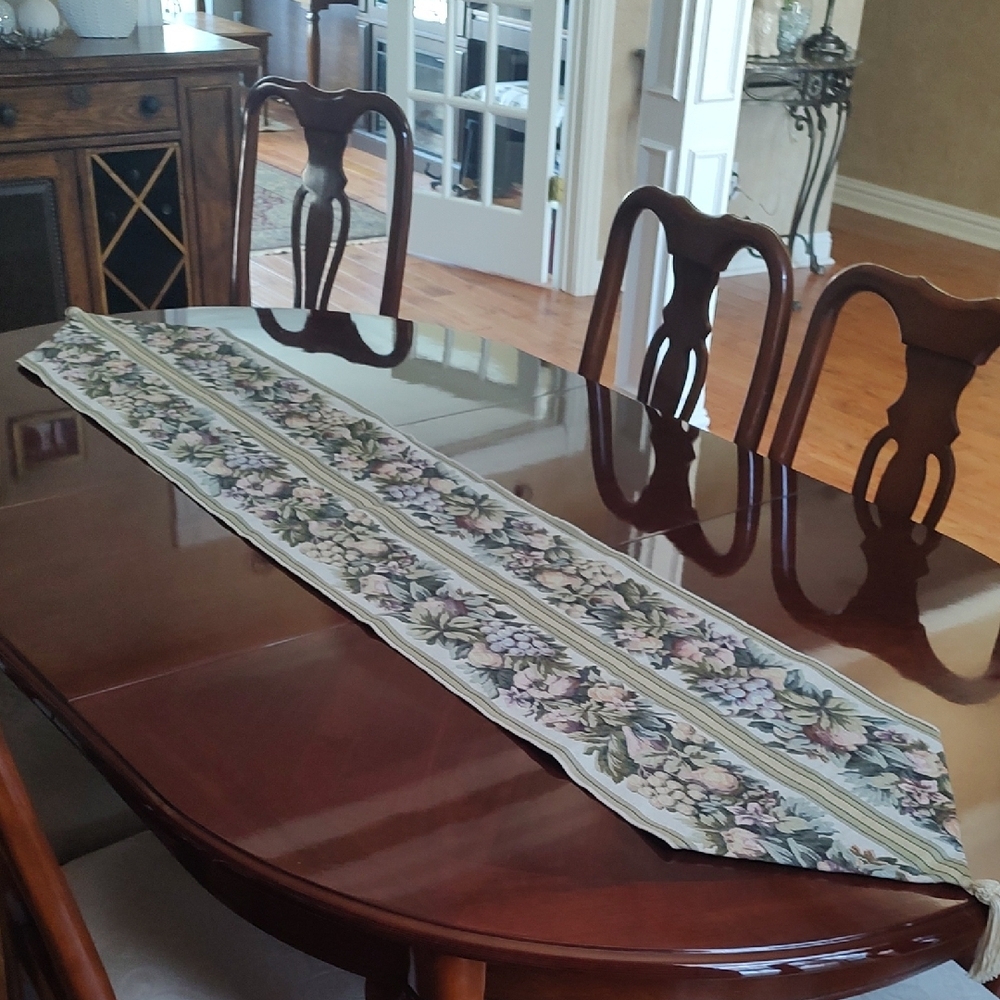 Floral Table Runner - Picture 2 of 3
